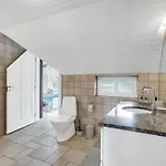 Stunning In With Kitchen * Romo