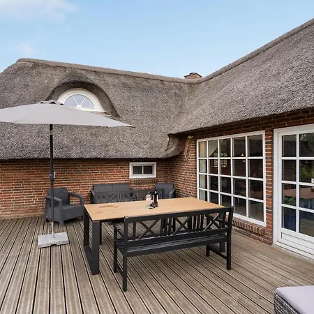 Stunning In Romo With Kitchen