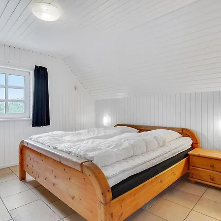 Stunning In Romo With Kitchen *