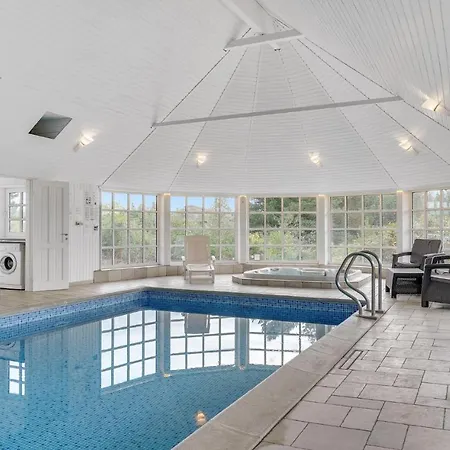 Stunning In Romo With Kitchen *